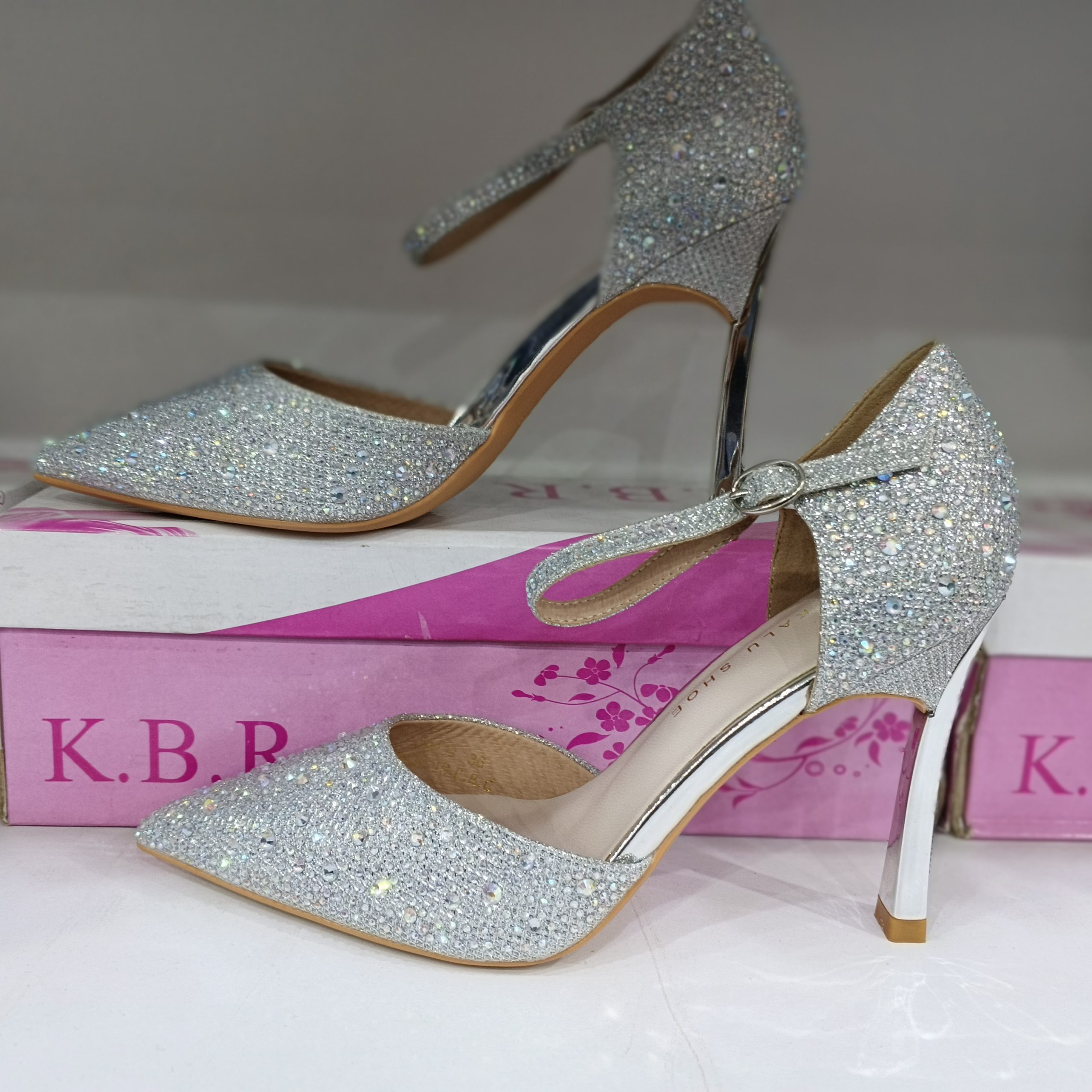 Yunai Heel 6 Yunai Heel - Image 1